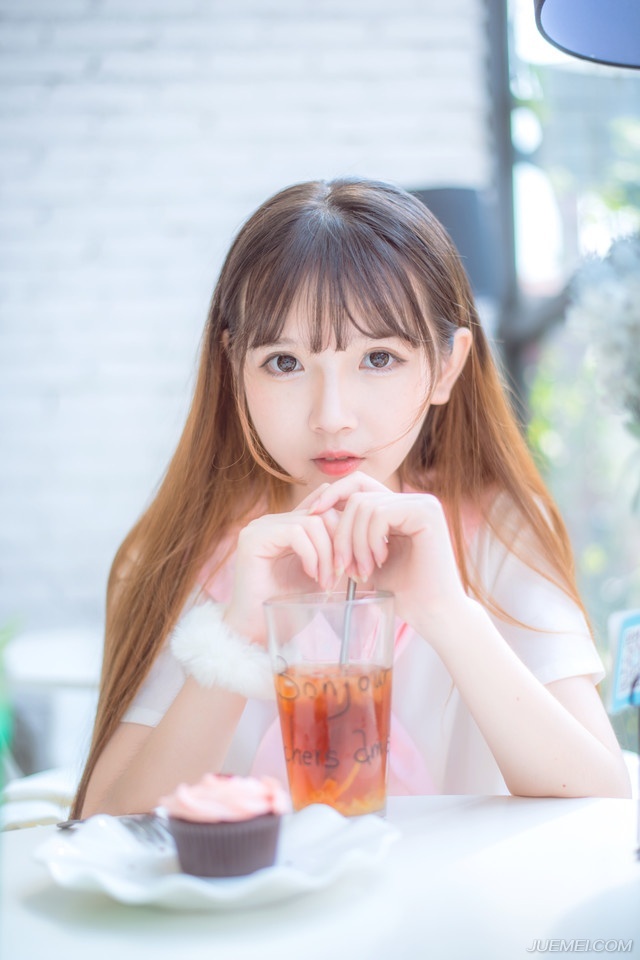 “守户之犬，自毁长城，这么说来周瑜是被孙权逼死的。”对于孙权，吕布并不是太看得起，虽然跟孙策比起来，他更像一个皇帝，但也是守城之主。